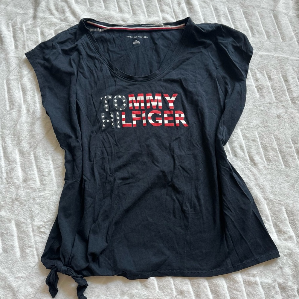 Tommy Hilfiger Women's navy blue Tee with Logo